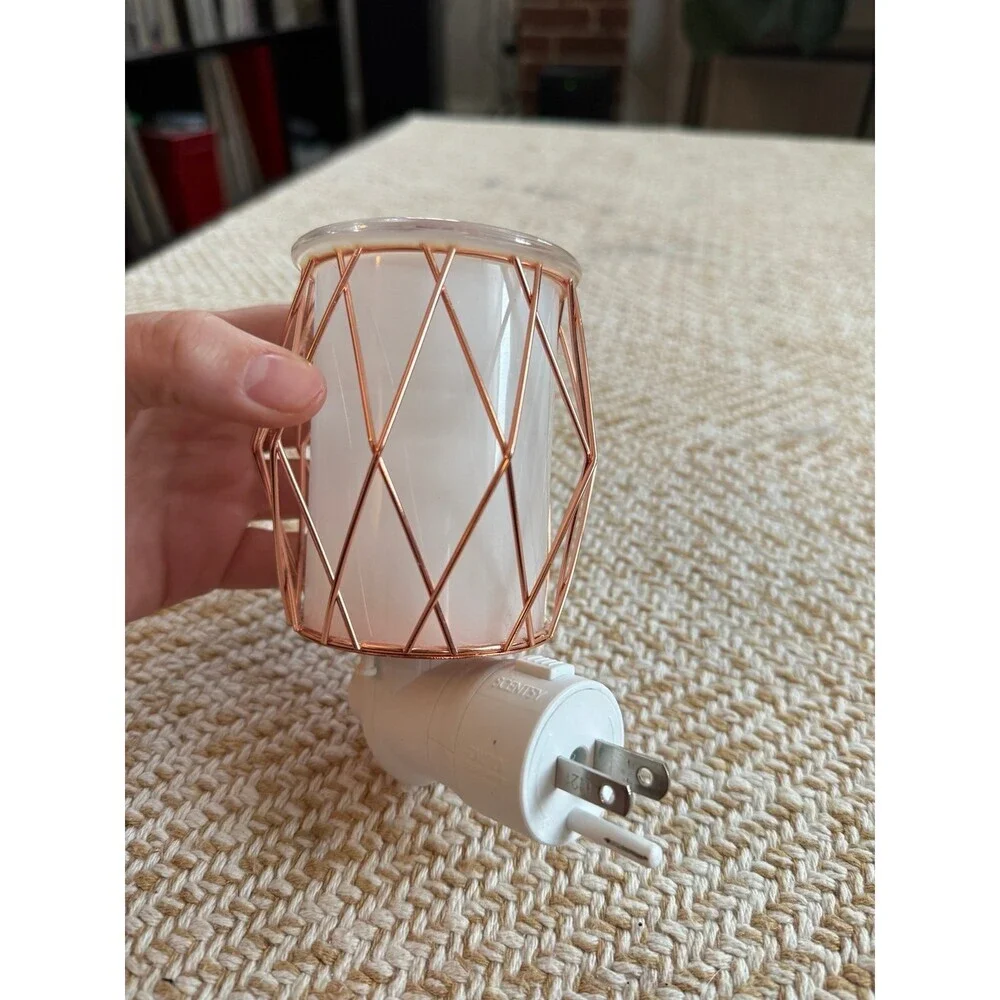 Scentsy rose gold wall plug in smell